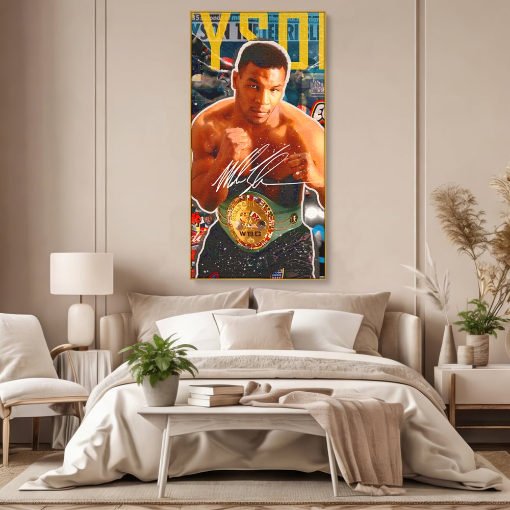 Tablou canvas cu tablou canvas cu boxerul mike tyson, in rama de aluminiu auriu, pe perete intr-un dormitor